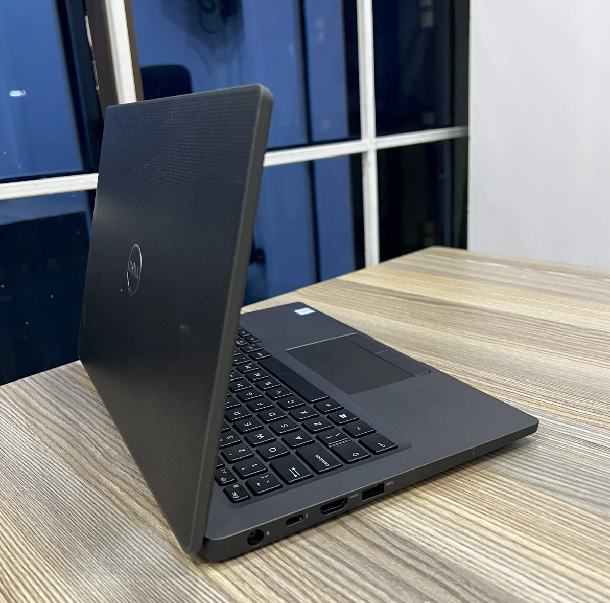 Dell Latitude 7490 – i7 8th Gen, 8GB RAM, 256GB SSD, 14” Display - Image 3